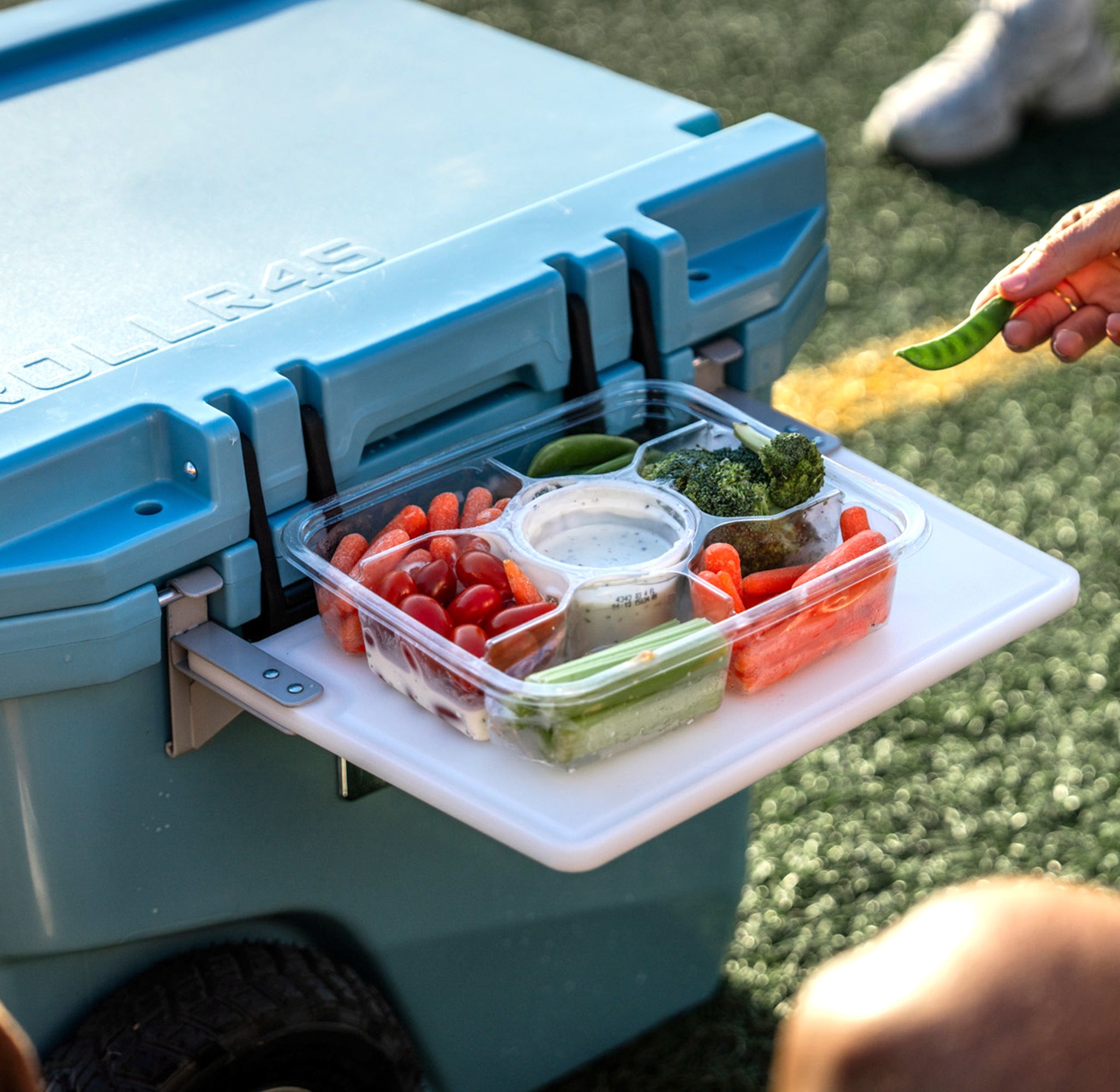 ROVR ローラー 45W DESERT RollR® 45 Wheeled Cooler | RovR Products